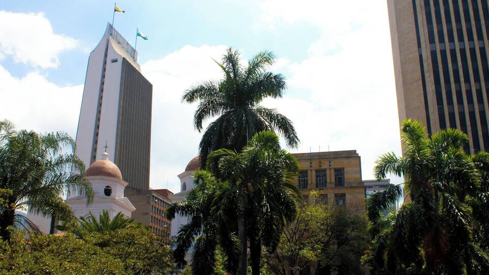 El Edificio Coltejer has to be the most iconic building in Medellin, Colombia. Its design made to look like a needle to represent the Coltejer company has made it an important landmarks of Medellin. When you visit Medellin, don't ever leave without a picture of it or you where never here
#Architecture