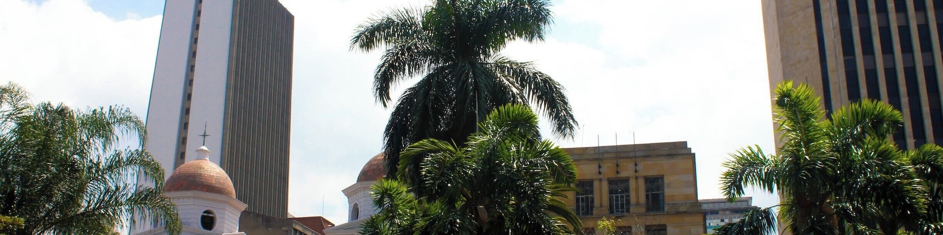 El Edificio Coltejer has to be the most iconic building in Medellin, Colombia. Its design made to look like a needle to represent the Coltejer company has made it an important landmarks of Medellin. When you visit Medellin, don't ever leave without a picture of it or you where never here
#Architecture