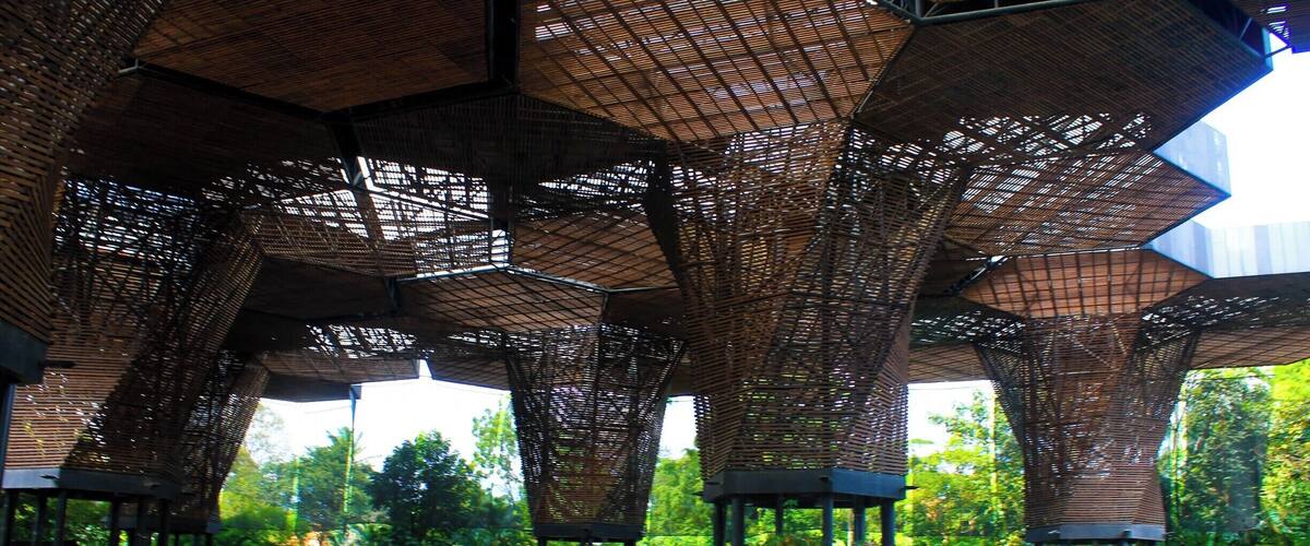 The Orquideorama has a very cool, modern, abstract structure. Located in the insides of #Medellin's #BotanicGarden. It sometimes houses hundreds of orchids of exotic sizes and colors. A must visit during August on the La Fiesta de las Flores.
#Architecture
#lovemytown for it's creativity and innovation #Stunningstrutures
