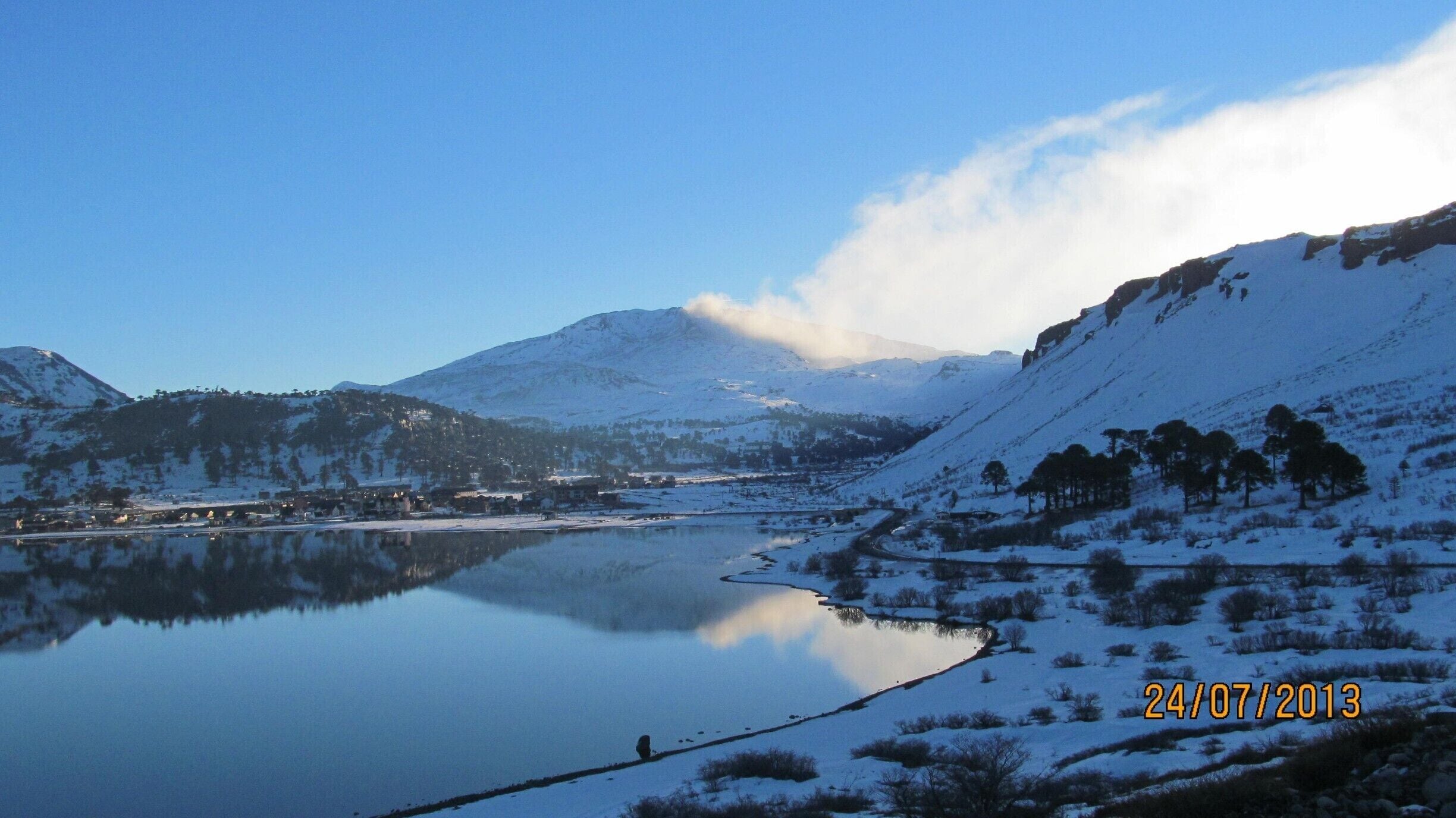 The Volcán Copahue is an active volcano. Close to the volcano, there is a little village with termal hot springs, called Copahue. In this picture you can see the volcano and Caviahue, a ski center near Copahue. Cool people and funny activities to enjoy in this place!