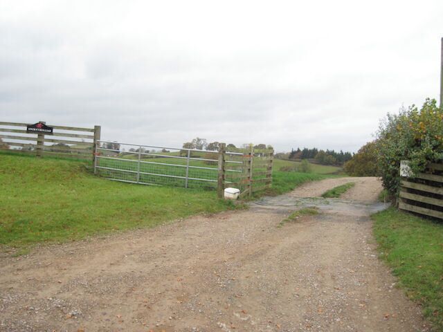 Gwernybeilliad Entrance Not sure whether this is a farm or not!