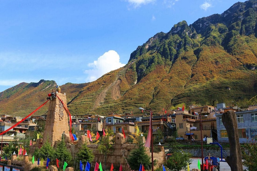 Sichuan #LuboVillage——The largest and oldest Yellow Mud Qiang Village in the world.
https://twitter.com/Beautifulgx