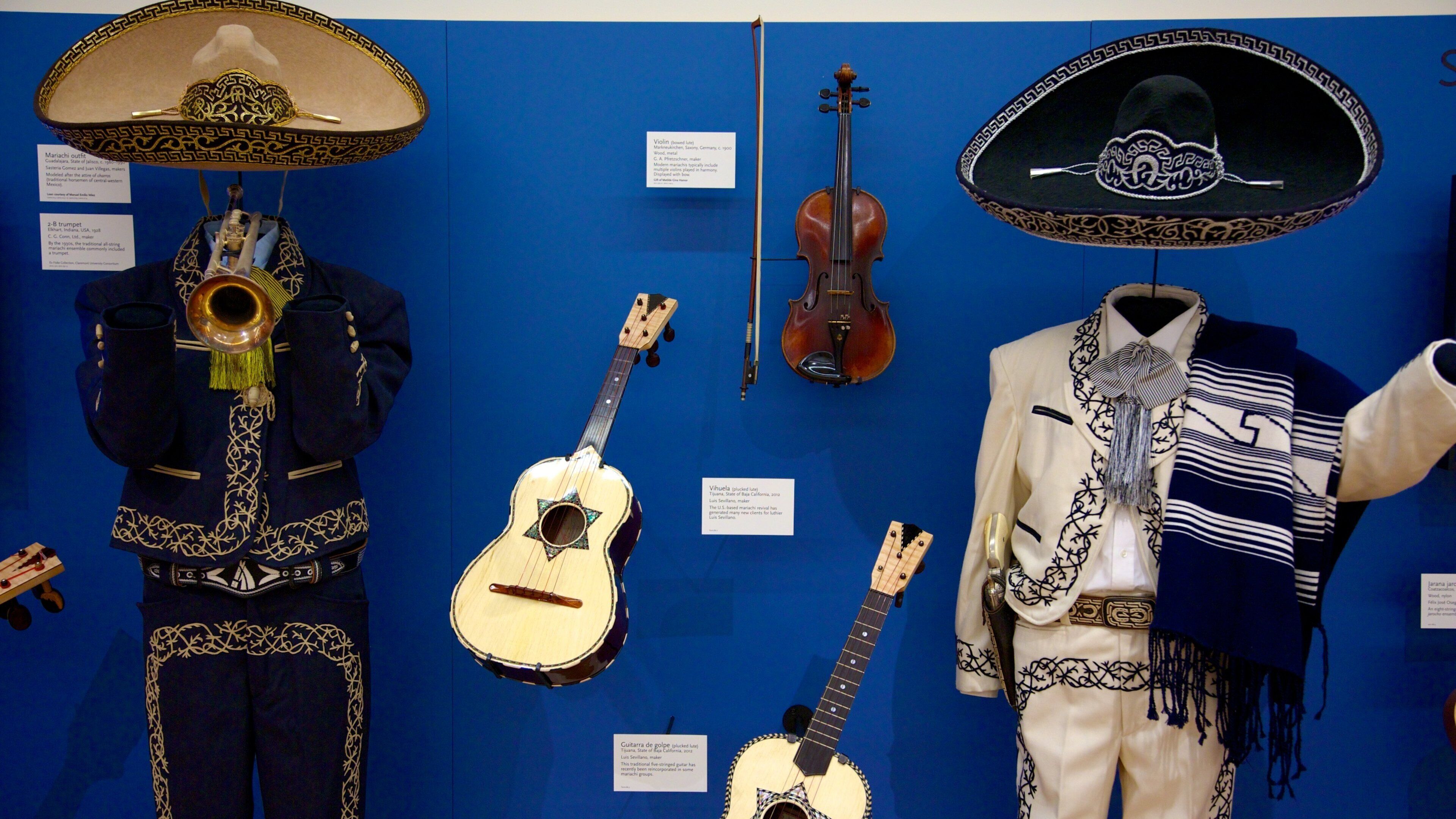 Musical Instrument Museum mostrando música y vista interna