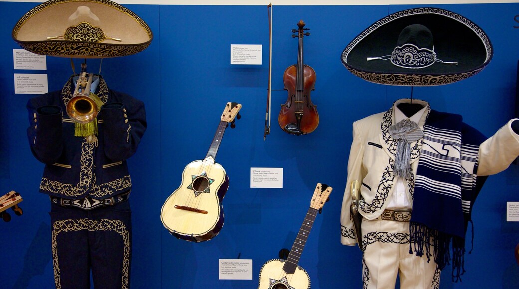 Musical Instrument Museum mostrando música y vista interna