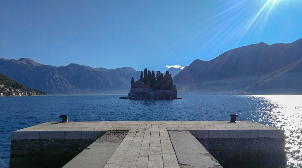 The amazing view of Ostrvo Sveti Đorđe from Our Lady of the Rocks in the Bay of Kotor. The Island of Saint George, or the island of the dead, is home to a monastery of Saint George Benedictine as well as a graveyard which holds the remains of nobles past.
#Perspectives
#BVSBlue #ReDiscover
#Trovember #hiddengem #history