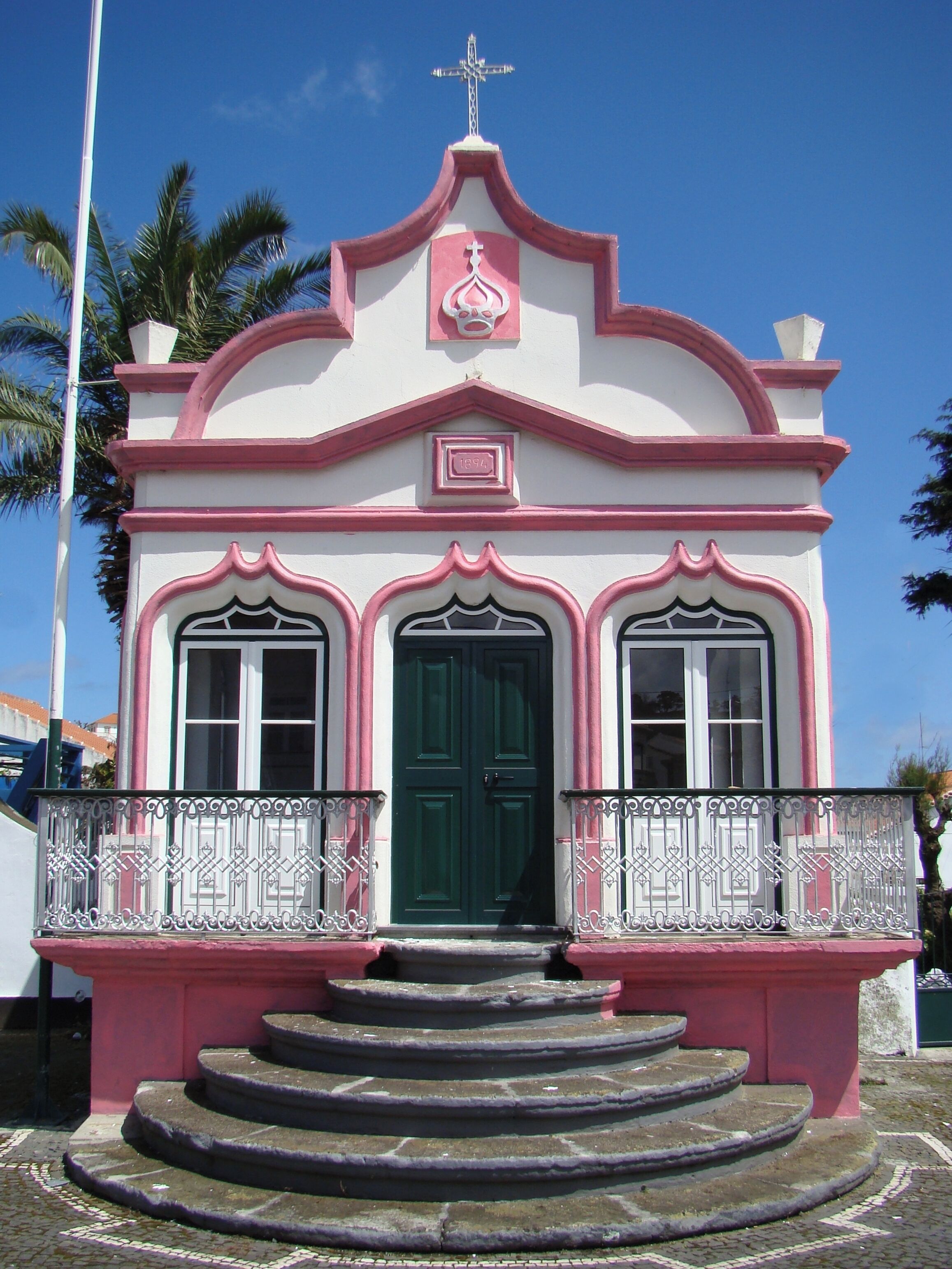 #Culture #Imperio #Azores #Acores #IlhaTerceira

Impérios da Ilha Terceira - Açores

As Festas do Espírito Santo estão presentes em todo o arquipélago dos Açores. São, no entanto, particularmente marcantes na Ilha Terceira. Este culto é celebrado no Domingo de Pentecostes e no Domingo da Trindade, que são, respectivamente o sétimo e oitavo domingos depois da Páscoa. As cerimônias se realizam em pequenas capelas chamadas de Impérios. A arquitetura dos Impérios varia desde uma capela simples até capelas vistosamente coloridas e ornamentadas. Na Ilha Terceira, quase todos os Impérios têm no topo a coroa imperial encimada por uma pomba representando o Espírito Santo.

Estive na Ilha Terceira durante dois dias. Com pouco tempo e condições atmosféricas nem sempre favoráveis consegui fotografar 21 dos 72 Impérios que existem na ilha.

Empires of Terceira Island - Azores

The Feasts of the Holy Spirit are present throughout the archipelago of the Azores. They are, however, particularly striking on Terceira Island. This worship is celebrated on Pentecost Sunday and Trinity Sunday, which are respectively the seventh and eighth Sundays after Easter. The ceremonies take place in small chapels called Empires. The architecture of the empires ranges from a simple chapel to visually colorful and ornate chapels. In Terceira Island, almost all the Empires have at the top the imperial crown surmounted by a dove representing the Holy Spirit.

I was on Terceira Island for two days. With little time and atmospheric conditions not always favorable I was able to photograph 21 of the 72 Empires that exist on the island.