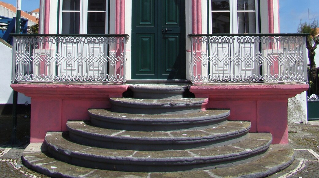 #Culture #Imperio #Azores #Acores #IlhaTerceira
Impérios da Ilha Terceira - Açores
As Festas do Espírito Santo estão presentes em todo o arquipélago dos Açores. São, no entanto, particularmente marcantes na Ilha Terceira. Este culto é celebrado no Domingo de Pentecostes e no Domingo da Trindade, que são, respectivamente o sétimo e oitavo domingos depois da Páscoa. As cerimônias se realizam em pequenas capelas chamadas de Impérios. A arquitetura dos Impérios varia desde uma capela simples até capelas vistosamente coloridas e ornamentadas. Na Ilha Terceira, quase todos os Impérios têm no topo a coroa imperial encimada por uma pomba representando o Espírito Santo.
Estive na Ilha Terceira durante dois dias. Com pouco tempo e condições atmosféricas nem sempre favoráveis consegui fotografar 21 dos 72 Impérios que existem na ilha.
Empires of Terceira Island - Azores
The Feasts of the Holy Spirit are present throughout the archipelago of the Azores. They are, however, particularly striking on Terceira Island. This worship is celebrated on Pentecost Sunday and Trinity Sunday, which are respectively the seventh and eighth Sundays after Easter. The ceremonies take place in small chapels called Empires. The architecture of the empires ranges from a simple chapel to visually colorful and ornate chapels. In Terceira Island, almost all the Empires have at the top the imperial crown surmounted by a dove representing the Holy Spirit.
I was on Terceira Island for two days. With little time and atmospheric conditions not always favorable I was able to photograph 21 of the 72 Empires that exist on the island.