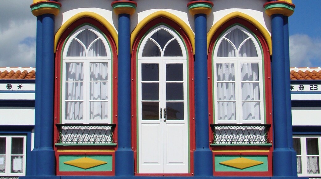 #Culture #Imperio #Azores #Acores #IlhaTerceira
Impérios da Ilha Terceira - Açores
As Festas do Espírito Santo estão presentes em todo o arquipélago dos Açores. São, no entanto, particularmente marcantes na Ilha Terceira. Este culto é celebrado no Domingo de Pentecostes e no Domingo da Trindade, que são, respectivamente o sétimo e oitavo domingos depois da Páscoa. As cerimônias se realizam em pequenas capelas chamadas de Impérios. A arquitetura dos Impérios varia desde uma capela simples até capelas vistosamente coloridas e ornamentadas. Na Ilha Terceira, quase todos os Impérios têm no topo a coroa imperial encimada por uma pomba representando o Espírito Santo.
Estive na Ilha Terceira durante dois dias. Com pouco tempo e condições atmosféricas nem sempre favoráveis consegui fotografar 21 dos 72 Impérios que existem na ilha.
Empires of Terceira Island - Azores
The Feasts of the Holy Spirit are present throughout the archipelago of the Azores. They are, however, particularly striking on Terceira Island. This worship is celebrated on Pentecost Sunday and Trinity Sunday, which are respectively the seventh and eighth Sundays after Easter. The ceremonies take place in small chapels called Empires. The architecture of the empires ranges from a simple chapel to visually colorful and ornate chapels. In Terceira Island, almost all the Empires have at the top the imperial crown surmounted by a dove representing the Holy Spirit.
I was on Terceira Island for two days. With little time and atmospheric conditions not always favorable I was able to photograph 21 of the 72 Empires that exist on the island.