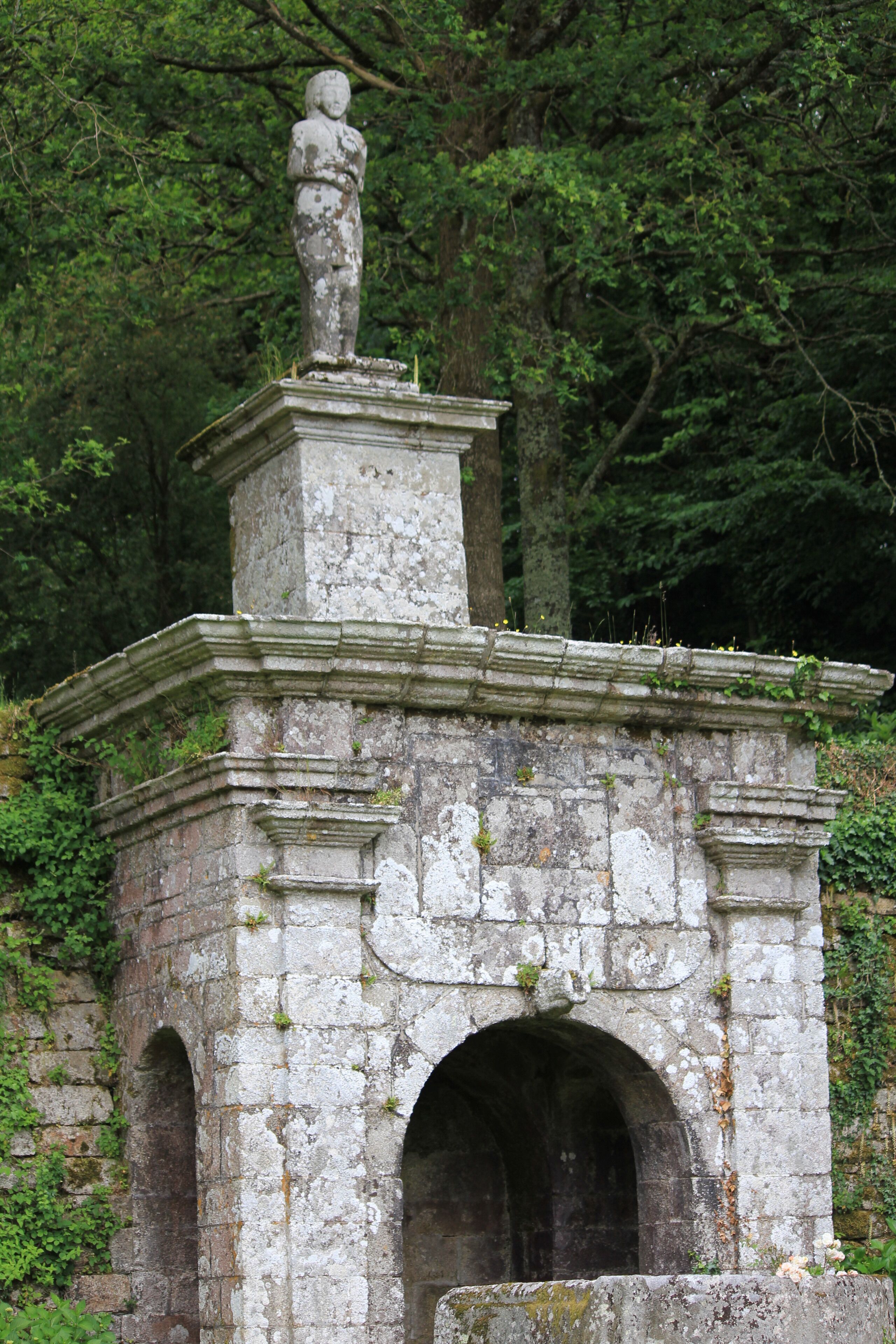 This building is classé au titre des Monuments Historiques. It is indexed in the Base Mérimée, a database of architectural heritage maintained by the French Ministry of Culture, under the reference PA00091021 .
