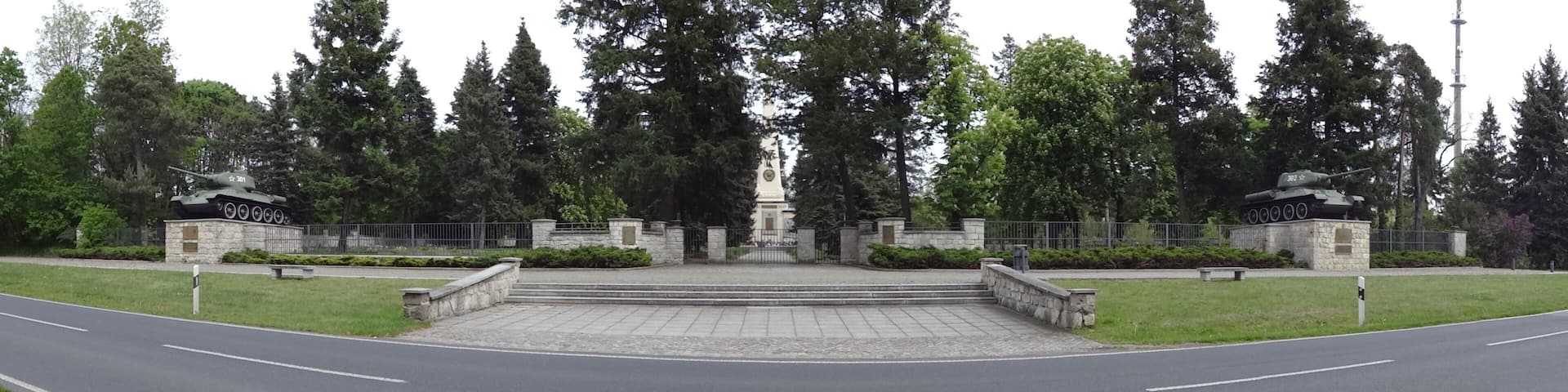 Der Sowjetische Ehrenfriedhof ist eine Gedenkstätte in Baruth/Mark im Landkreis Teltow-Fläming in Brandenburg (Deutschland). Sie erinnert an die im Kessel von Halbe gefallenen Soldaten der 3. und 4. Panzerarmee der Roten Armee und gilt als eine der größten und bedeutendsten russischen Kriegsgräberstätten in Brandenburg.