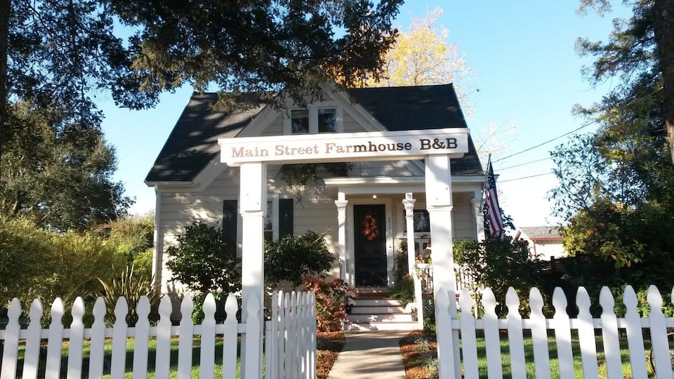 Nice little B&B the Farmhouse. Judy gave us some great options for places to go for meals.