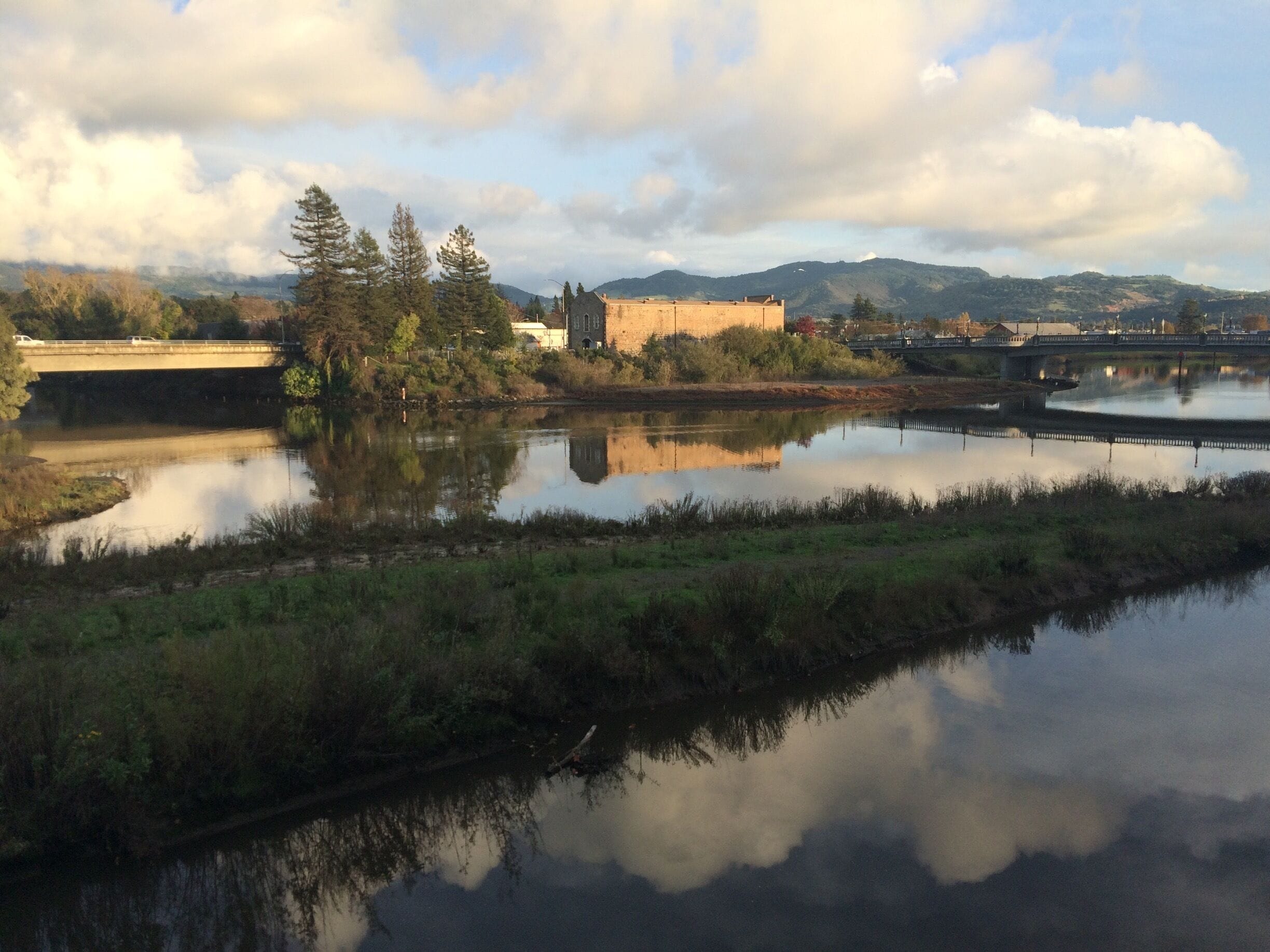 Swoon-worthy lighting on the Napa River reminded me of 17th century paintings.

#napa #california #river #natureslighting 