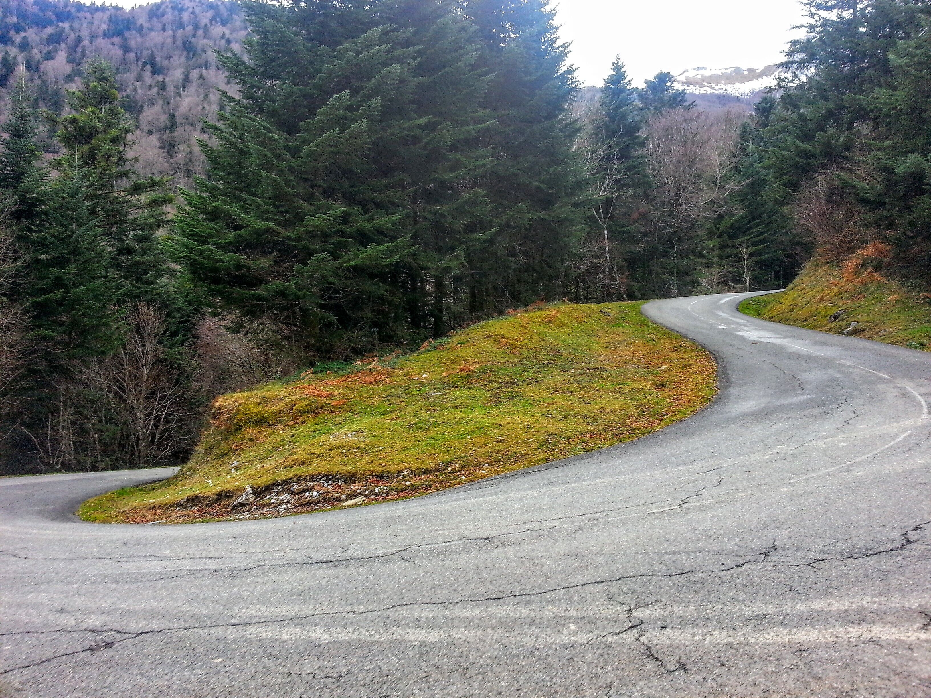 Epingle à cheveux, à 4m du sommet, dans la dernière partie difficile
