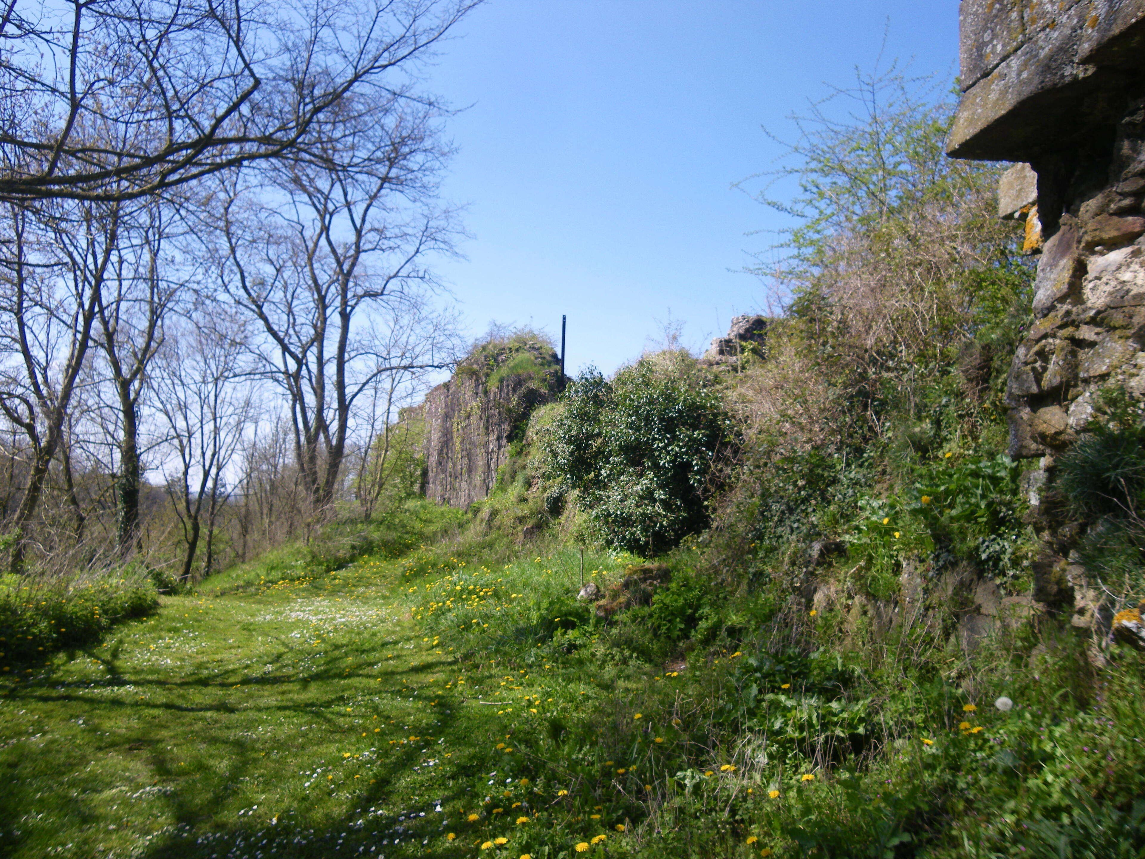 les ruines du chateau de hedé