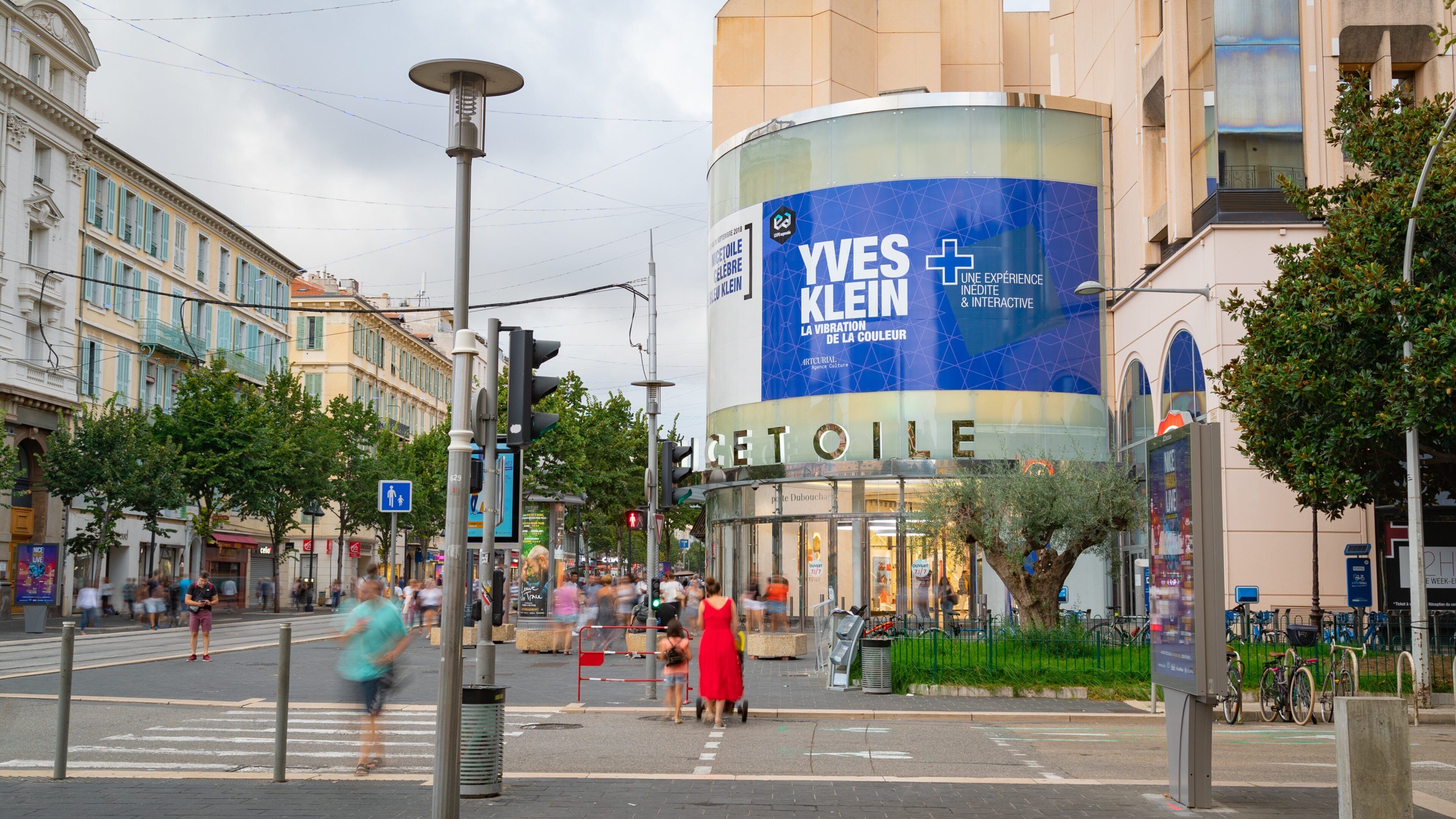 Nice Etoile Shopping Center featuring signage