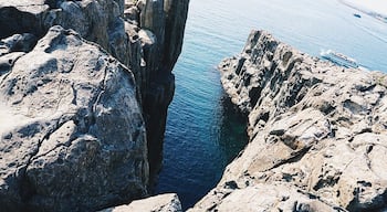 The cliffs.
#Fukui #Japan #cliffs #rock #sea #ocean
Taken at May 29th, 2015.