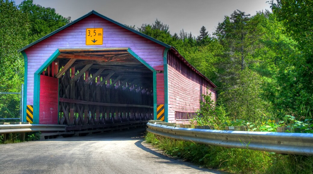 Red Covered bridge (1928 Quebec, Canada)