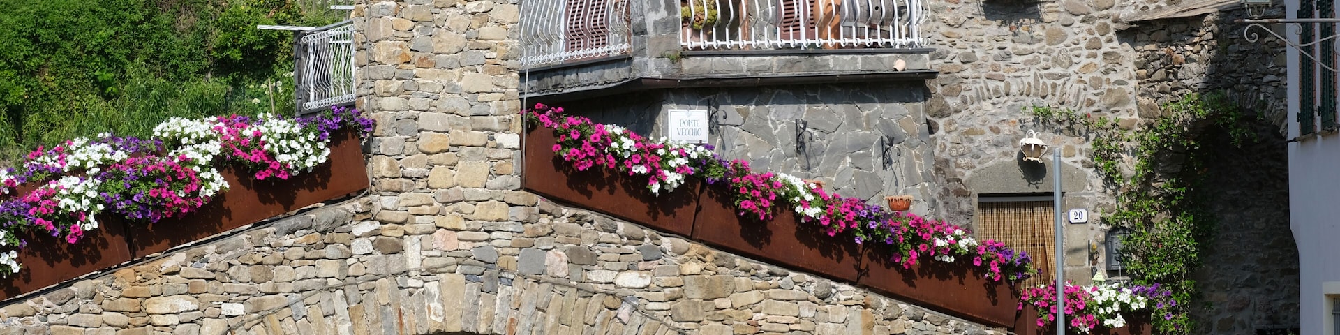 Il Ponte vecchio di Pignone in Val di Vara, ricostruito dopo l'alluvione del 2011.