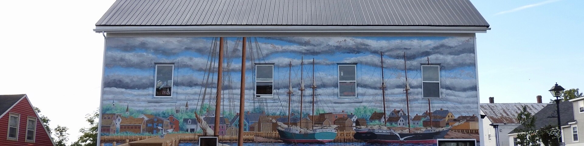 The Saint Andrews Water Tower Mural measures 30' x 150' and includes images of Market Wharf and Kingsbrae Garden.
#LikeALocal #OnTheRoad