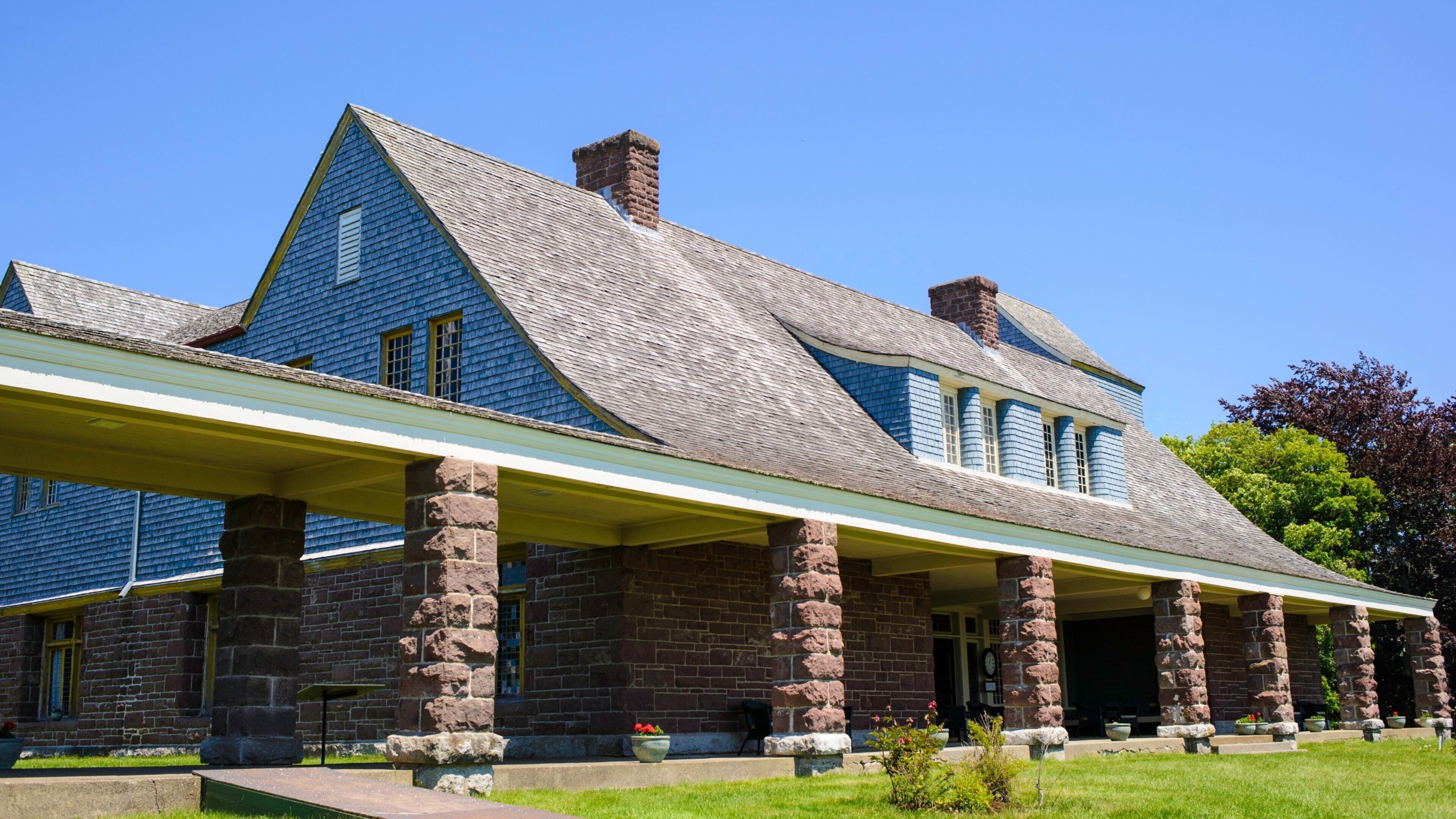 St. Andrews which includes a house