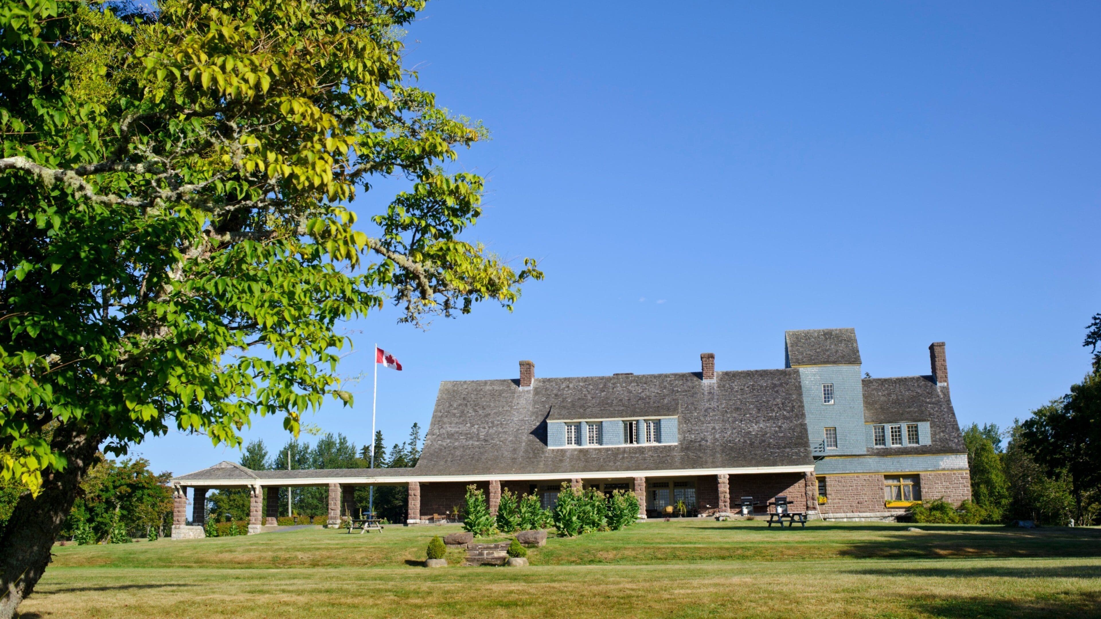 St. Andrews featuring a house