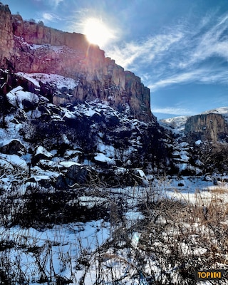 A 3km hike 👟 through this stunning valley offers ⛰caves, 💧a beautiful river, 🥘picnic huts & plenty more wonderful nature 🌲