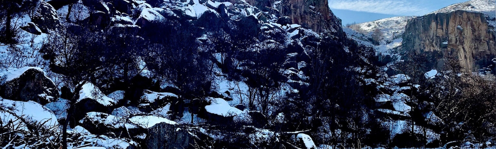 A 3km hike 👟 through this stunning valley offers ⛰caves, 💧a beautiful river, 🥘picnic huts & plenty more wonderful nature 🌲