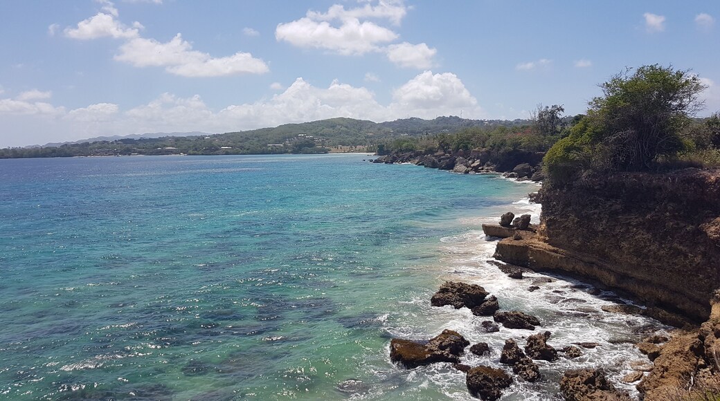 View from the top of the coast line: further the Grange beach and Mount Irvine beach.