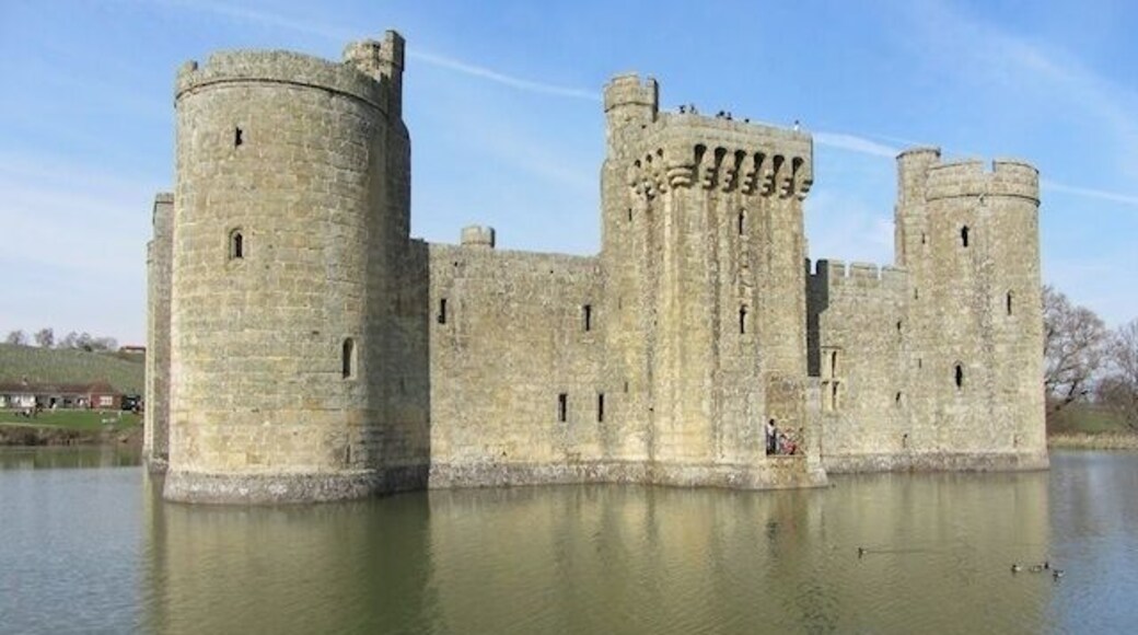 A stroll around Bodiam castle in April