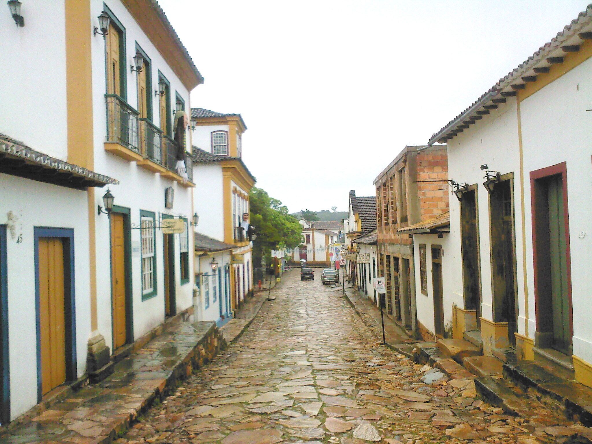 Pequena cidade histórica brasileira, localizada em Minas Gerais.Tiradentes is a municipality in the Brazilian state of Minas Gerais. The original village was established in 1702 and became a city on 19 January 1718. It was named after "Tiradentes", a national hero, who was born there.