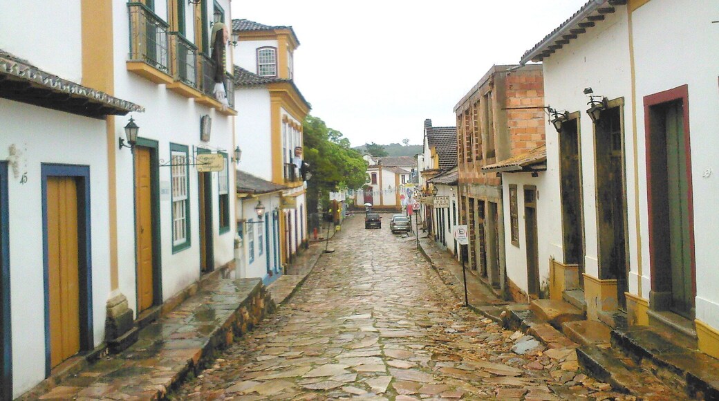 Pequena cidade histĂłrica brasileira, localizada em Minas Gerais.Tiradentes is a municipality in the Brazilian state of Minas Gerais. The original village was established in 1702 and became a city on 19 January 1718. It was named after "Tiradentes", a national hero, who was born there.