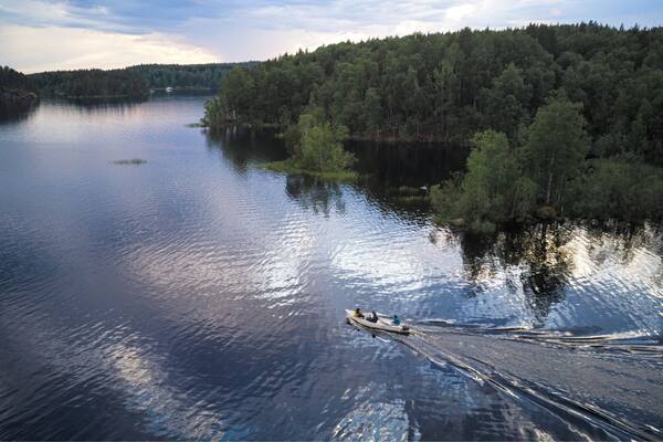 On our way to the first campsite in linnansari national park