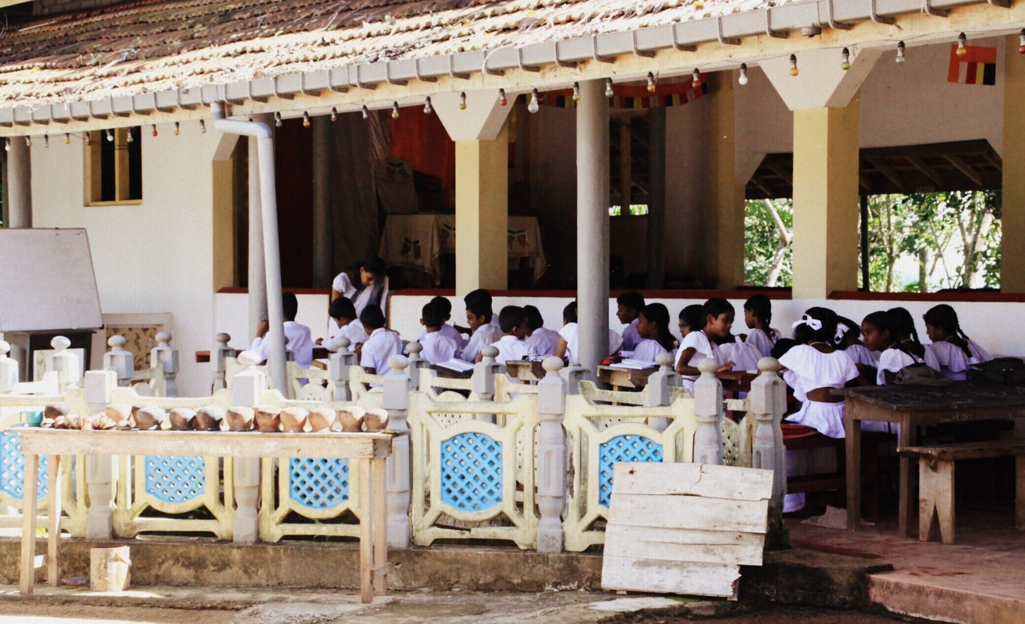 Kids in sunday school at the lake temple in Hikkaduwa