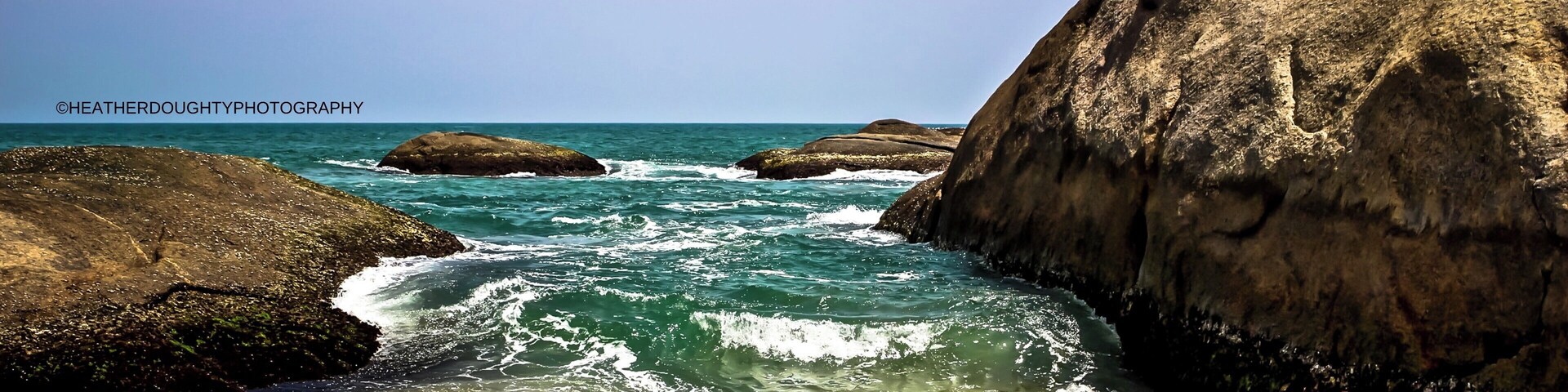 The beaches of Kirinda were beautiful to photograph. Huge boulders lined the sandy shores adding depth and contrast as each wave came crashing in.
https://goo.gl/mTTSVu