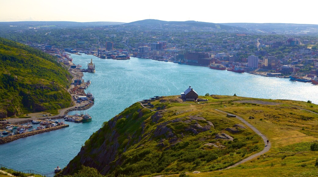 Signal Hill which includes general coastal views, a city and landscape views