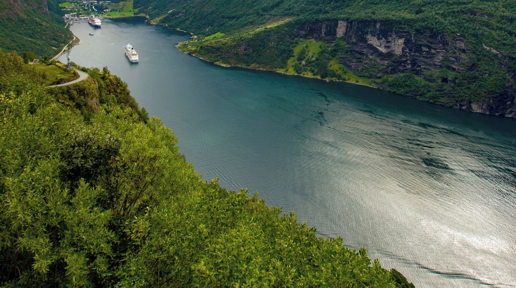 View of cruise ships in Gerainger. Shot taken from the Eagle bend zigzag hill.