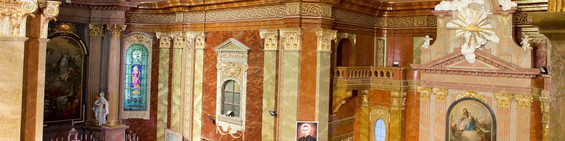 Basílica Católica Romana caracterizando aspectos religiosos, arquitetura de patrimônio e uma igreja ou catedral