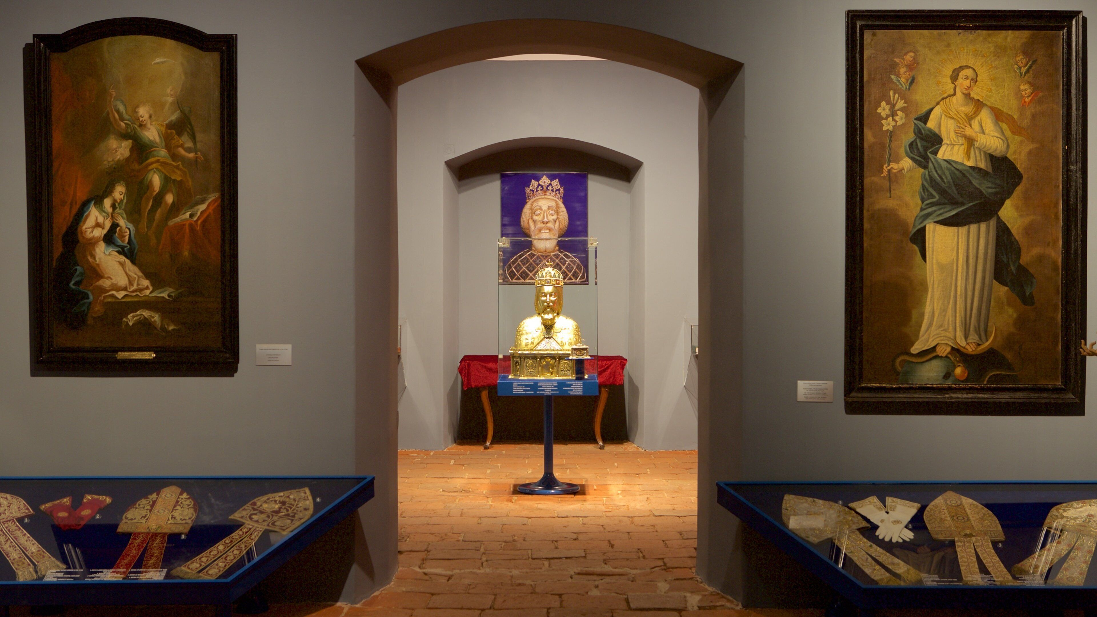 Katolisen piispan palatsimuseo featuring sisäkuvat