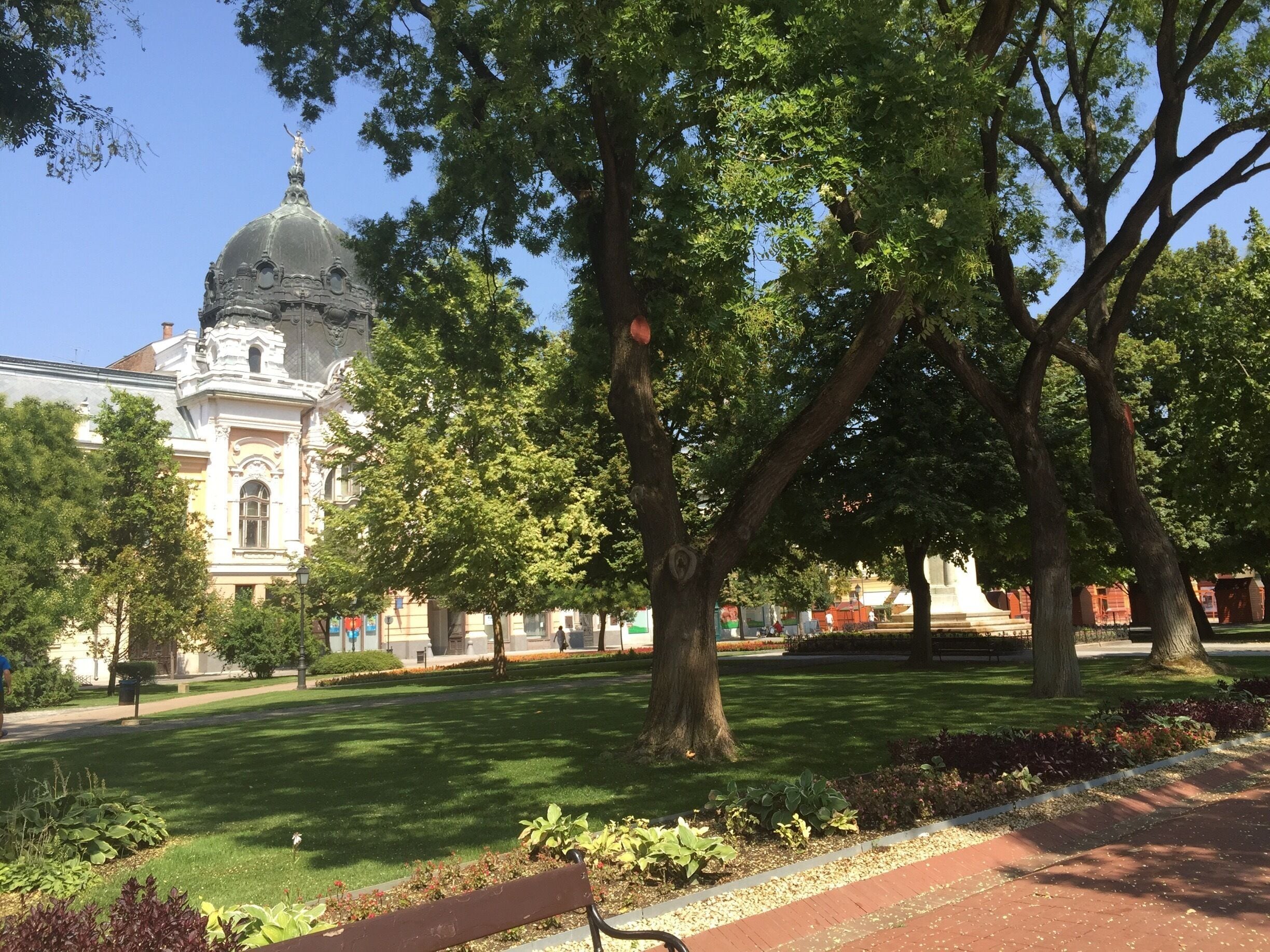 Fab little, lovely town southeast off Budapest. It's clean and quiet. Food is fab and cheap. People are nice and friendly 😄👍🏻 
