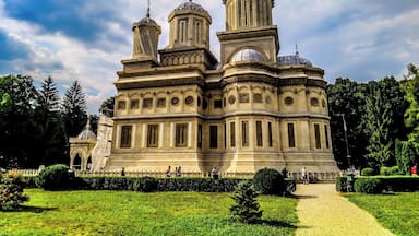 The Orthodox Curtea de Arges Cathedral, Romania. It is located on the grounds of the Curtea de Arges Monastery and is dedicated to Saint Nicholas.