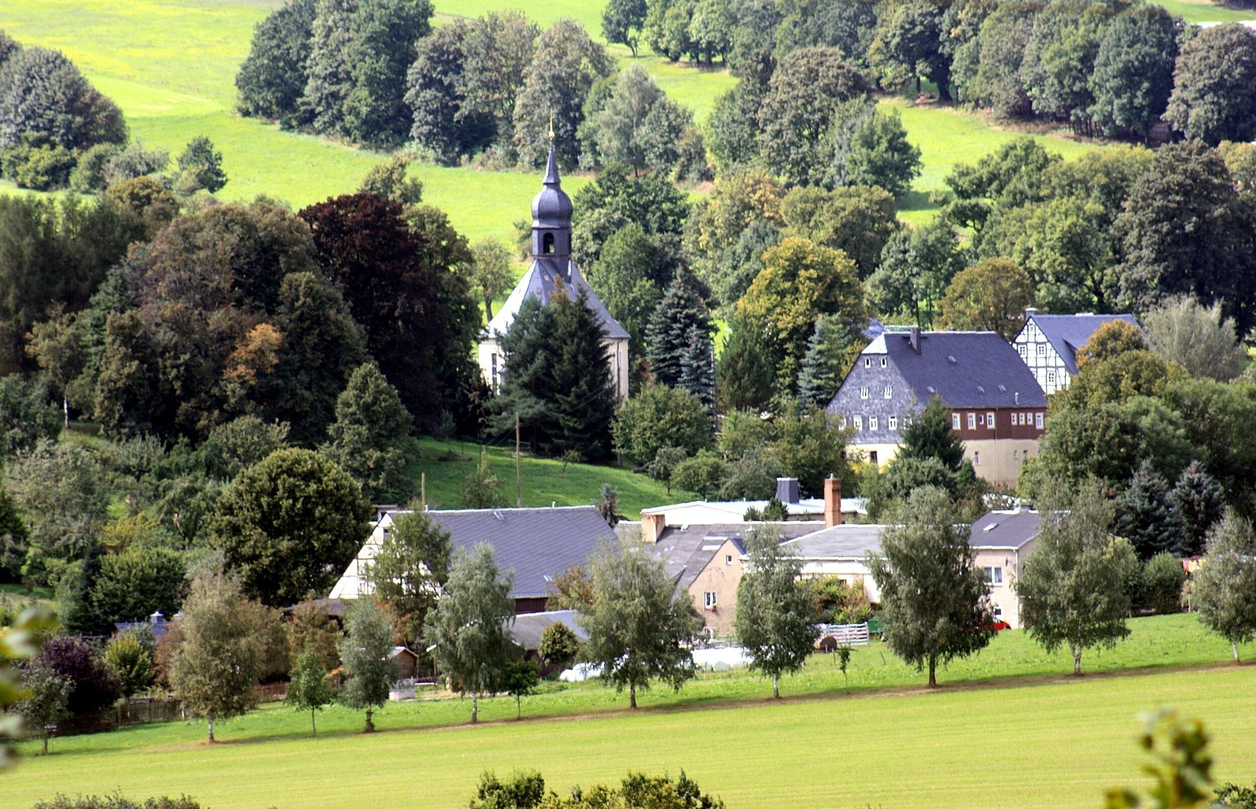 Wolkenstein (Ore mountains), view from the castle to the village church Schönbrunn
