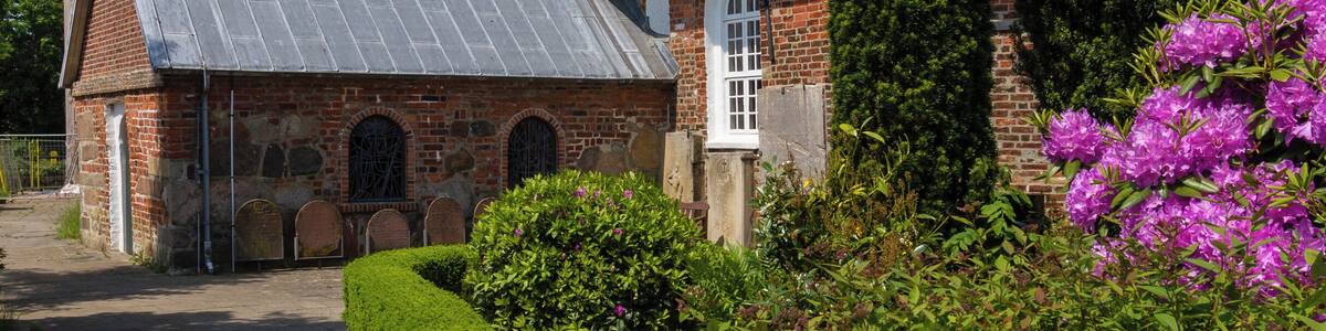 Designation: Church St. Nicolai with equipment Location: Kirchweg Place: Wyk-Boldixum, Collective municipality Föhr-Amrum, District Nordfriesland, Schleswig-Holstein, Federal Republic of Germany Construction time: 13th century Description: Romanesque church building with gothic and baroque extensions Object identification: 1510