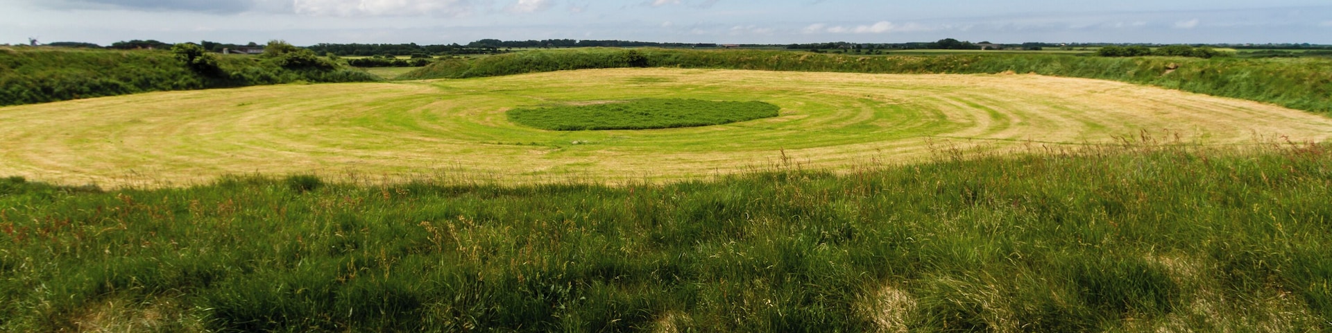 Archaeological monument (Viking Age): Lembecksburg, ring wall.