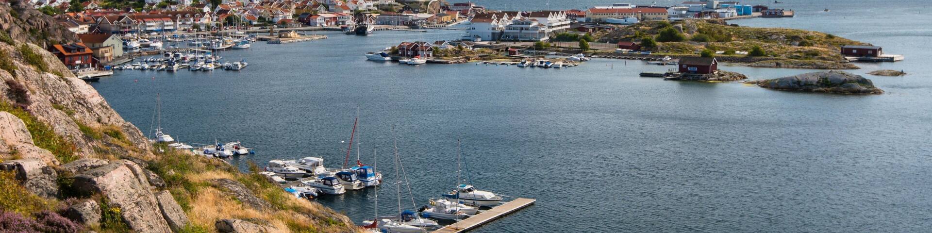 Kungshamn showing a coastal town, landscape views and general coastal views