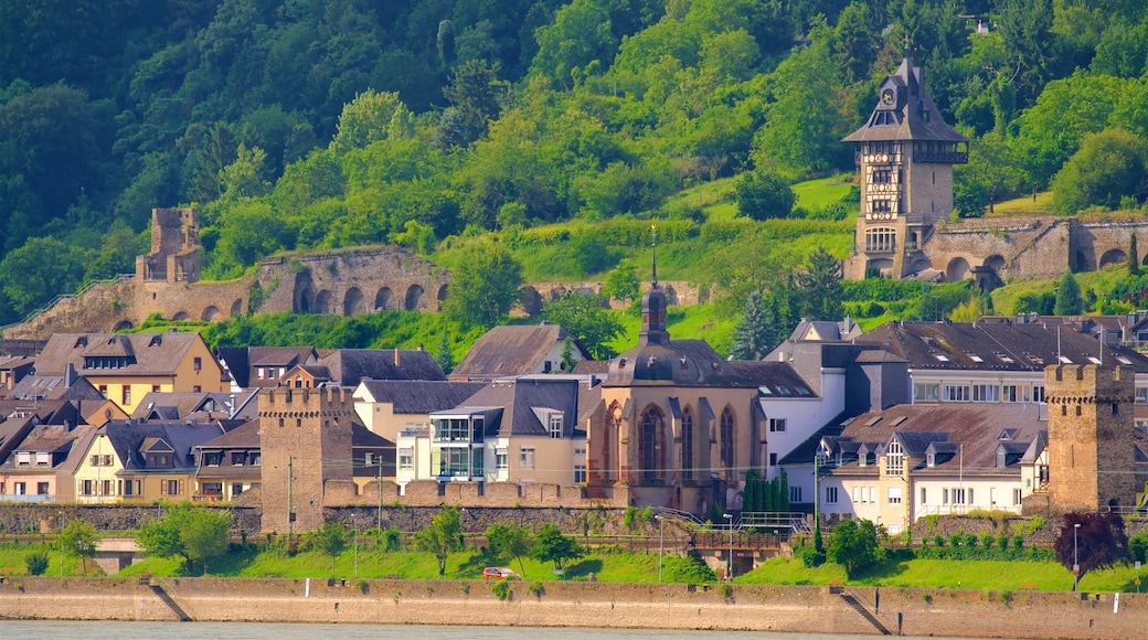 Oberwesel featuring heritage elements, a small town or village and a river or creek
