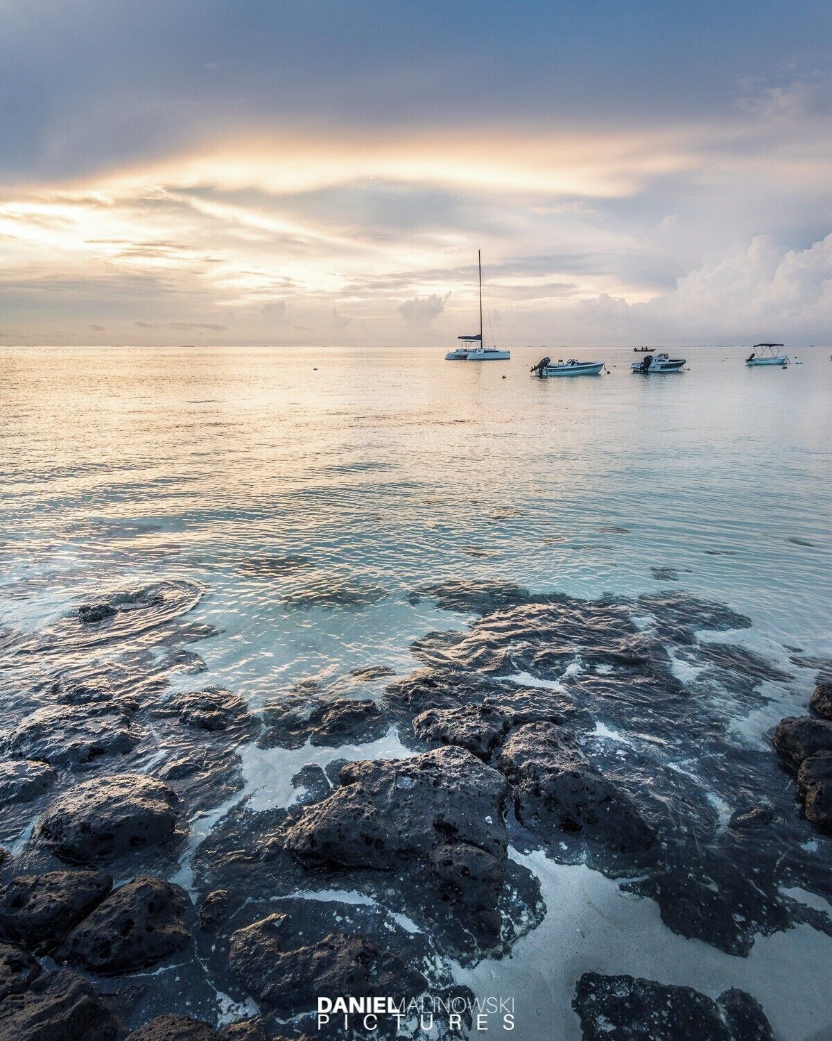 Sometimes it's worth getting up early in the morning.

#mauritius #sunrise #bvsquad #ocean