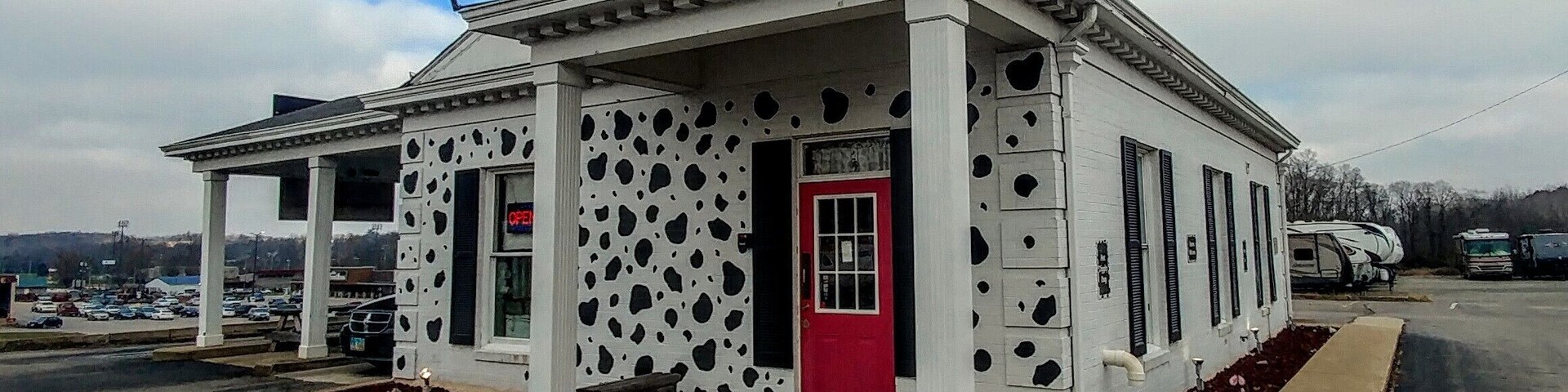 Can't go wrong with a local burger joint that's painted like a cow and named with a portmanteau of hamburger and a catchphrase from Teenage Mutant Ninja Turtles!
#GoodEats