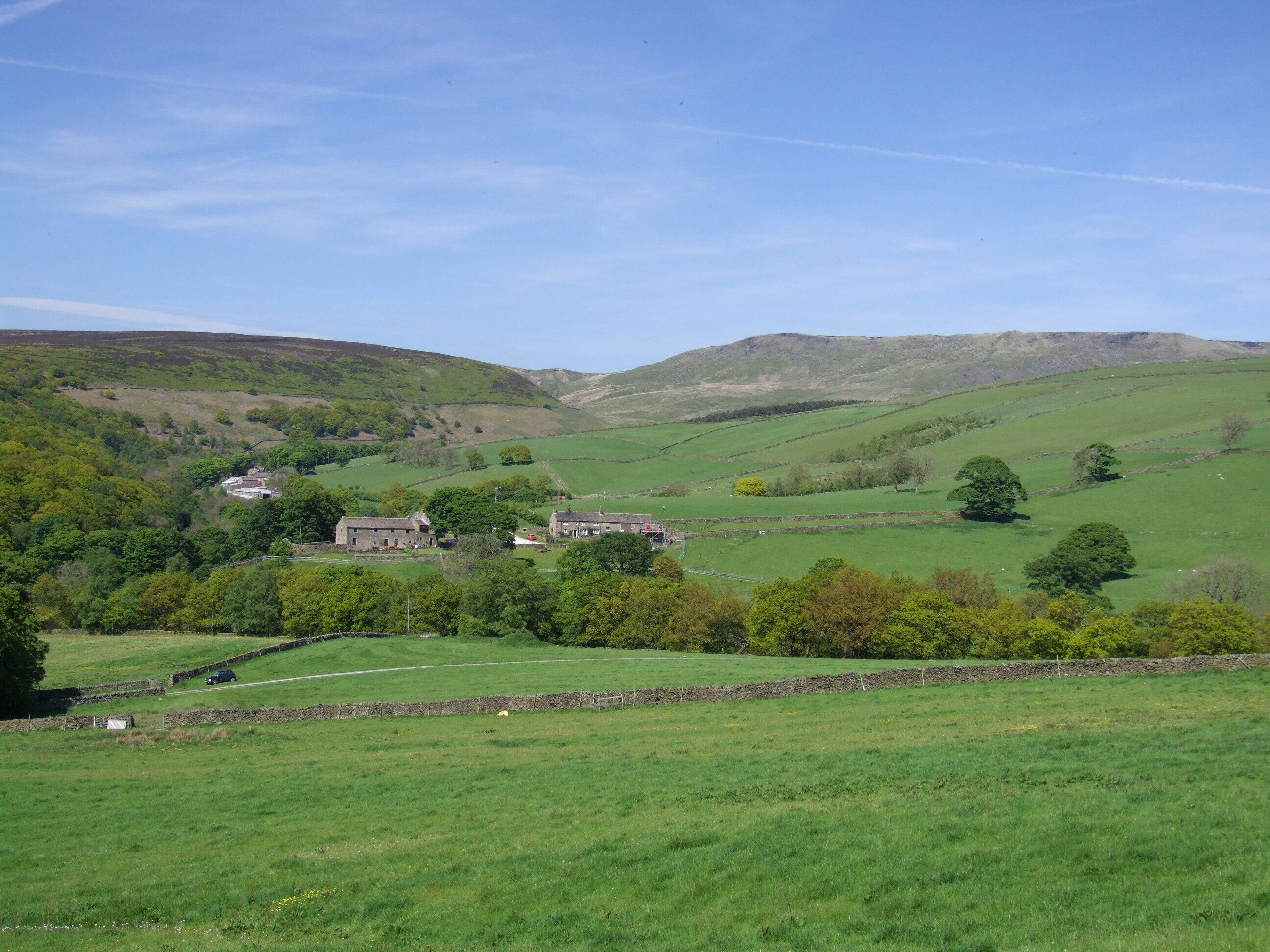 Hayfield is a village in the Peak District. Hill Houses across the Upper Sett valley Camera location 53° 22′ 35.04″ N, 1° 55′ 37.56″ W View this and other nearby images on: OpenStreetMap - Google Earth 53.376400; -1.927100 .JPG