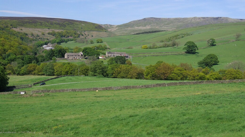 Hayfield is a village in the Peak District. Hill Houses across the Upper Sett valley Camera location 53° 22′ 35.04″ N, 1° 55′ 37.56″ W View this and other nearby images on: OpenStreetMap - Google Earth 53.376400; -1.927100 .JPG