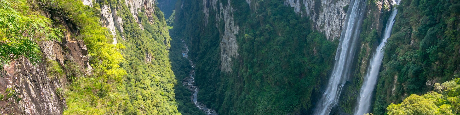 Beautiful landscape of Itaimbezinho Canyon with Andorinha waterfall - Cambara do Sul/Rio grande do Sul - Brazil